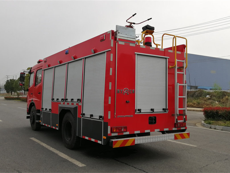 東風(fēng)5.5噸水罐消防車