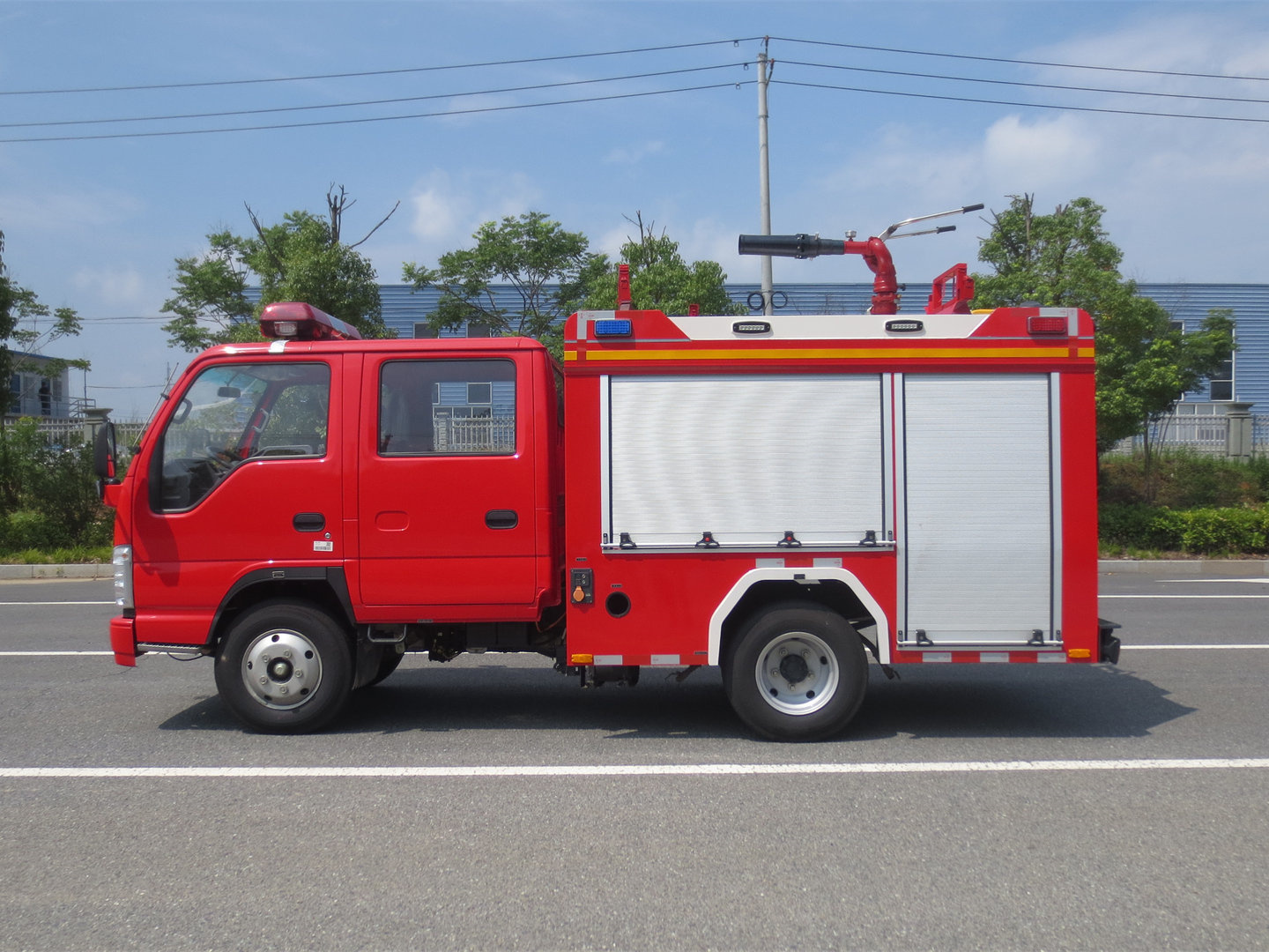 藍(lán)牌1噸五十鈴泡沫消防車