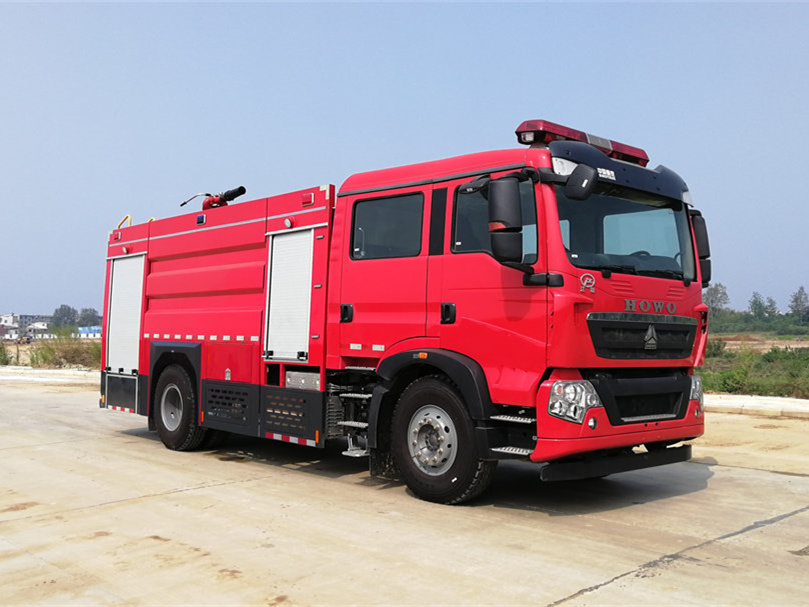 8噸重汽豪沃泡沫消防車