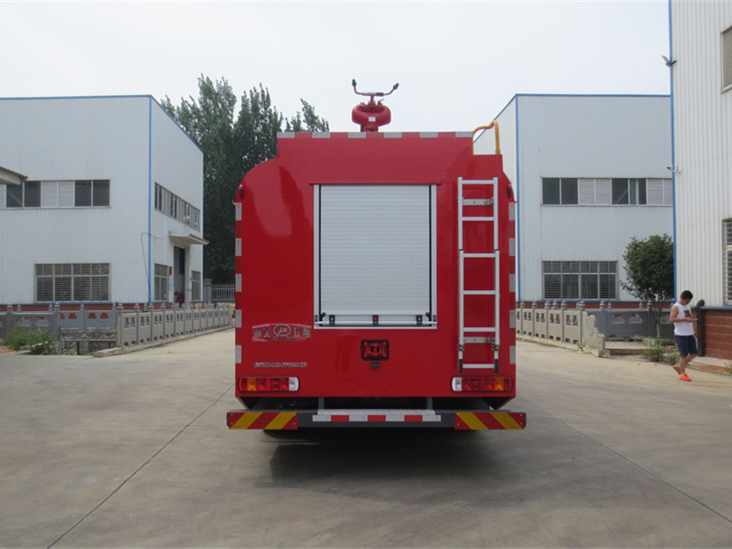 9噸四驅(qū)后雙橋泡沫消防車(chē)